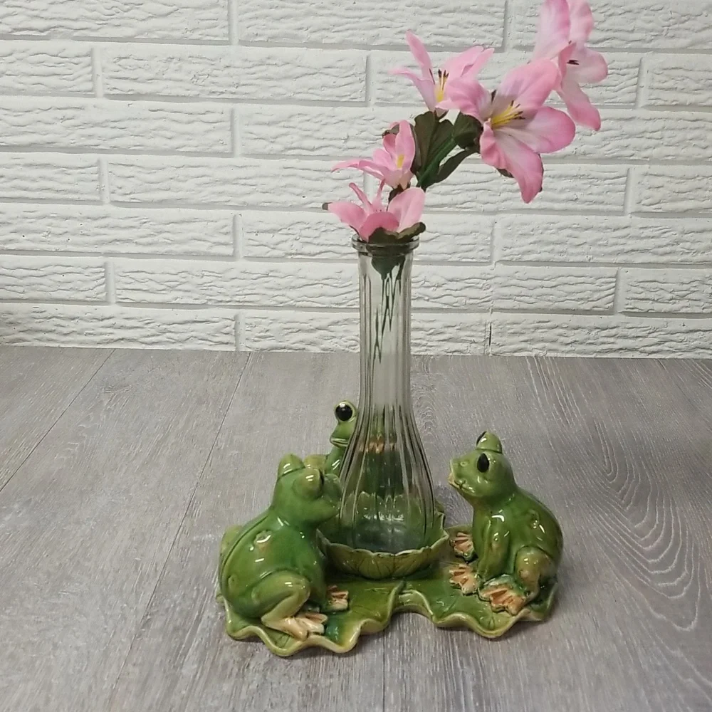 Frogs on lilypads candle holder